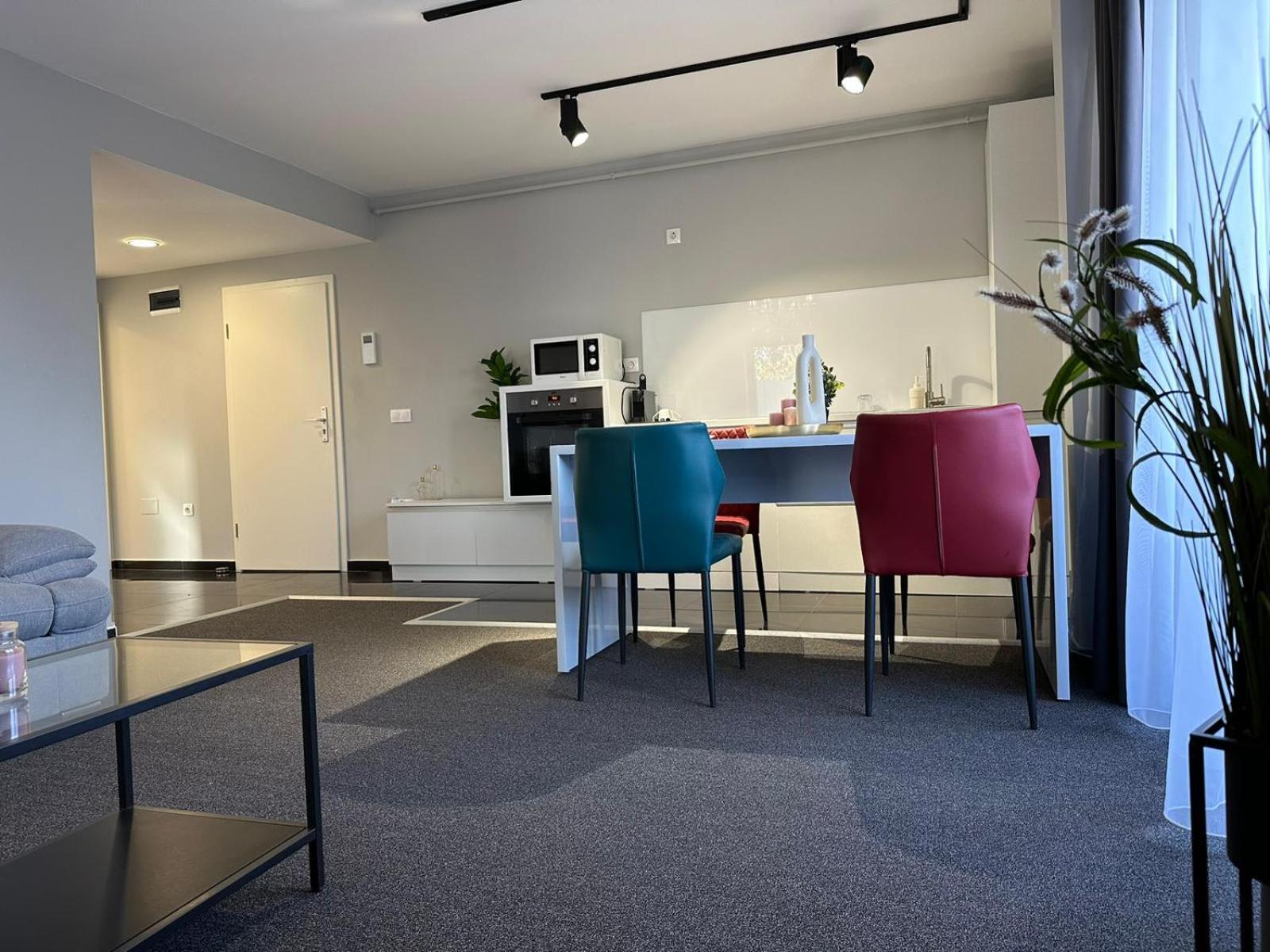 Luxury Glam Apartments & Studios Near Coresi Mall Braşov Exterior foto
