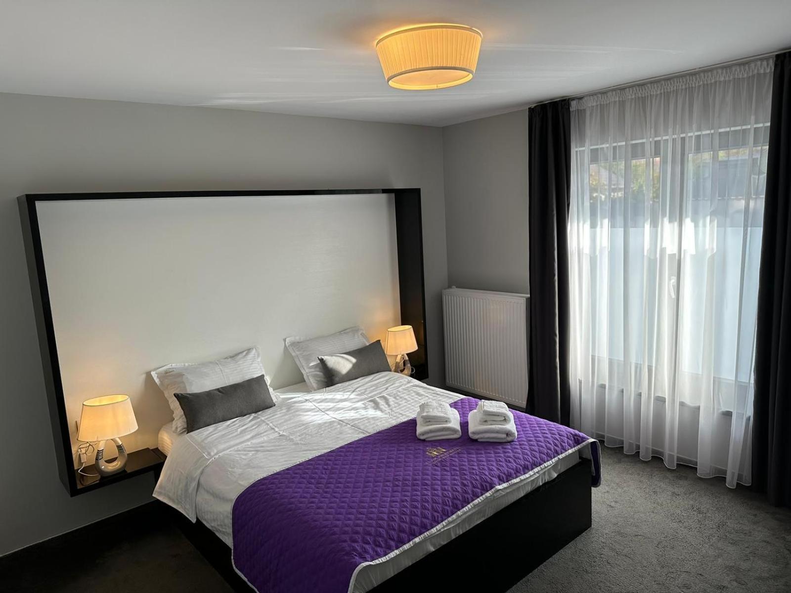 Luxury Glam Apartments & Studios Near Coresi Mall Braşov Exterior foto
