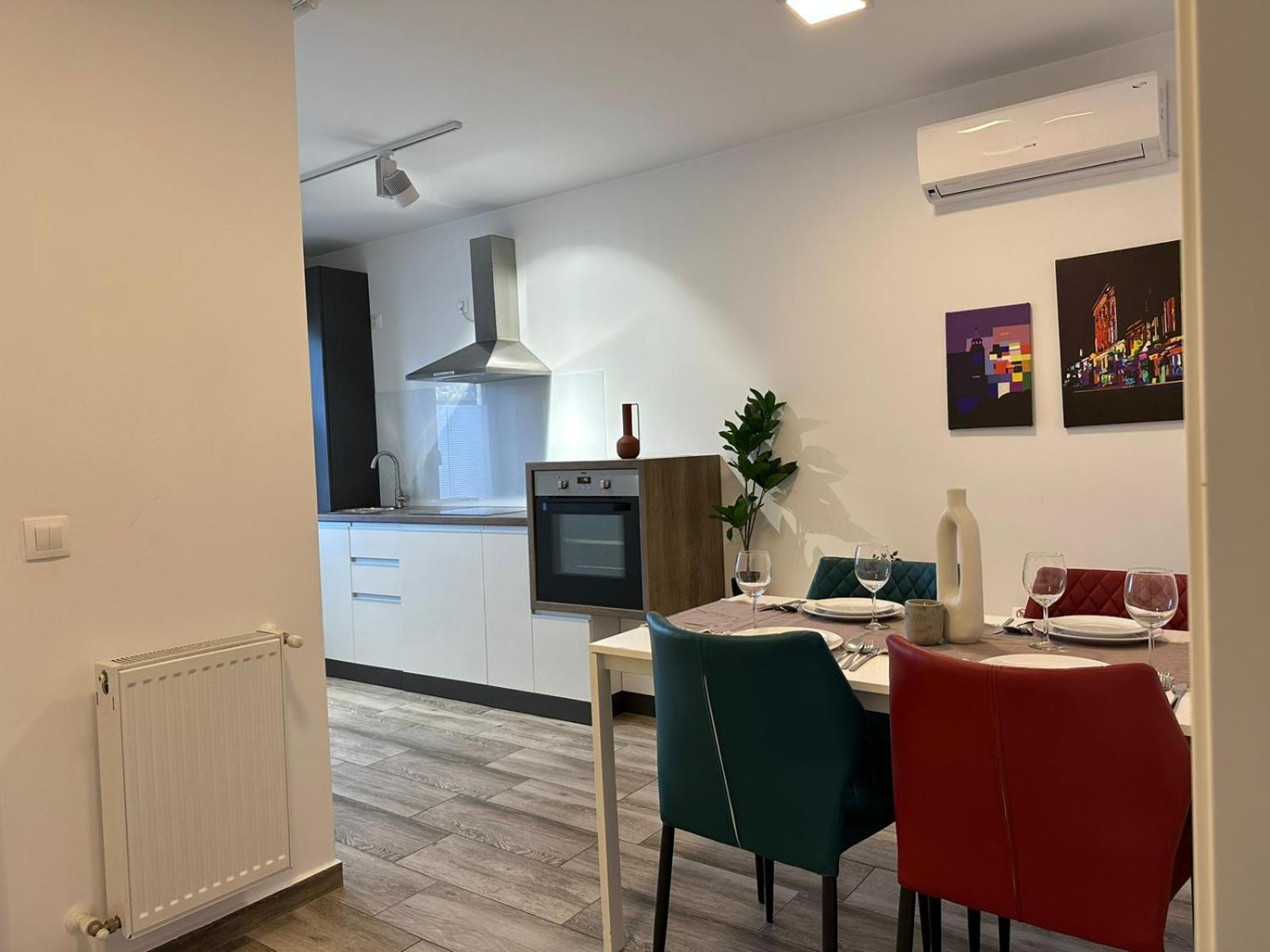 Luxury Glam Apartments & Studios Near Coresi Mall Braşov Exterior foto